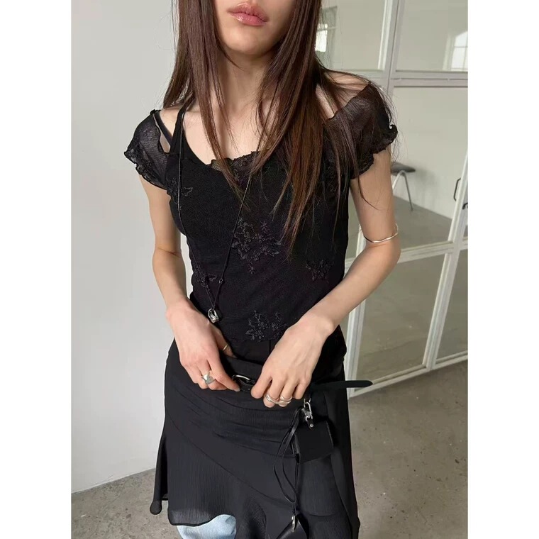 Now Available: Korean Designer Novus Three-Dimensional Floral Halter Neck Two-Piece Set, Korean-Style Women's Clothing with Ruffled Lace T-Shirt