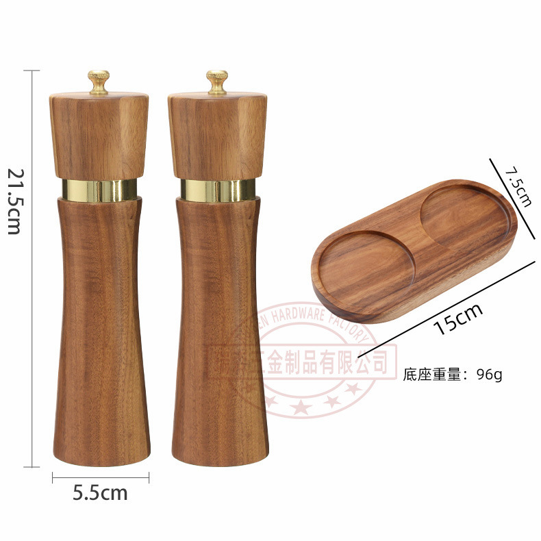 木の胡椒は手動の陶磁器の芯をつぶします。|undefined