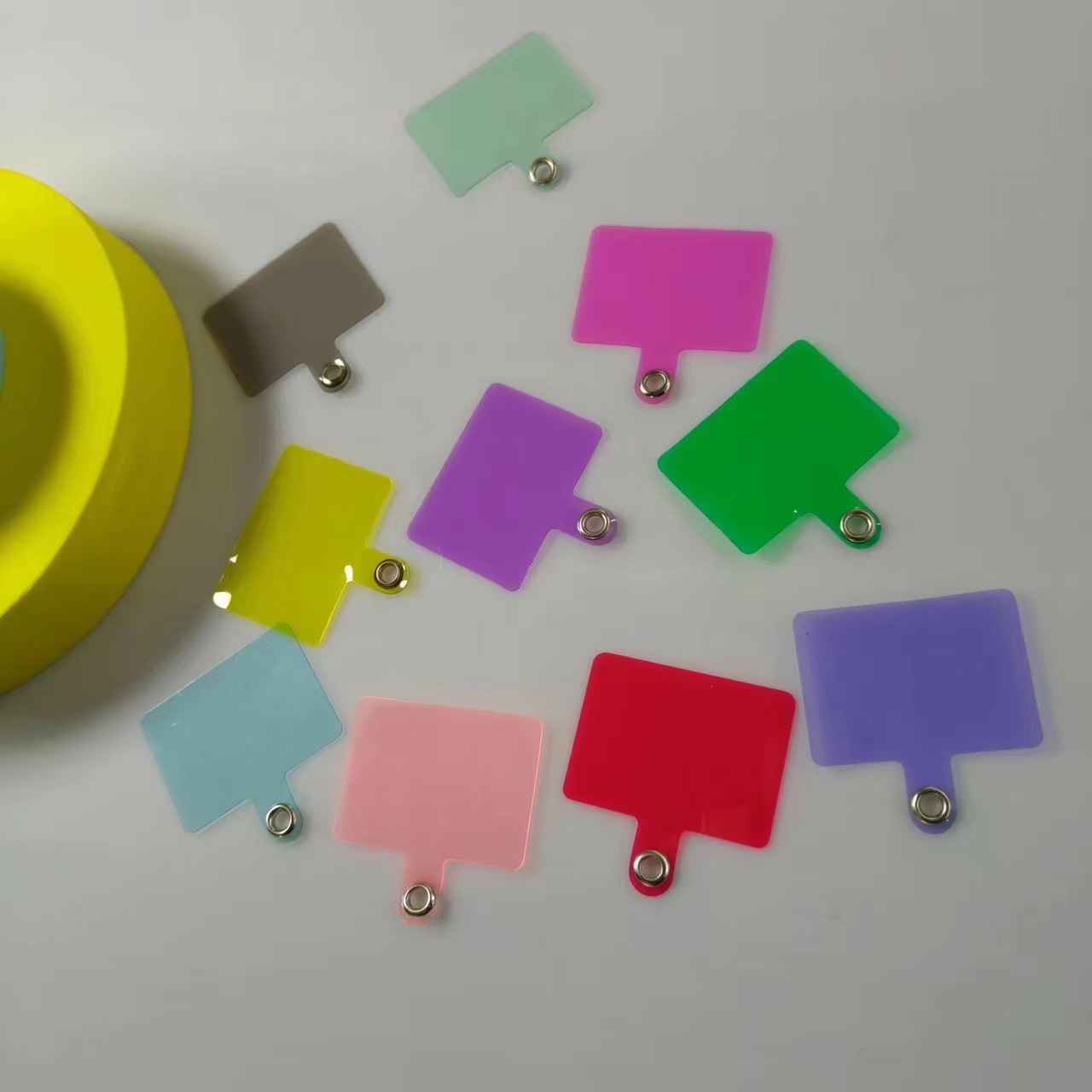 通用手机挂绳垫片挂片手机充电口固定片卡片挂手机壳夹片挂绳贴片