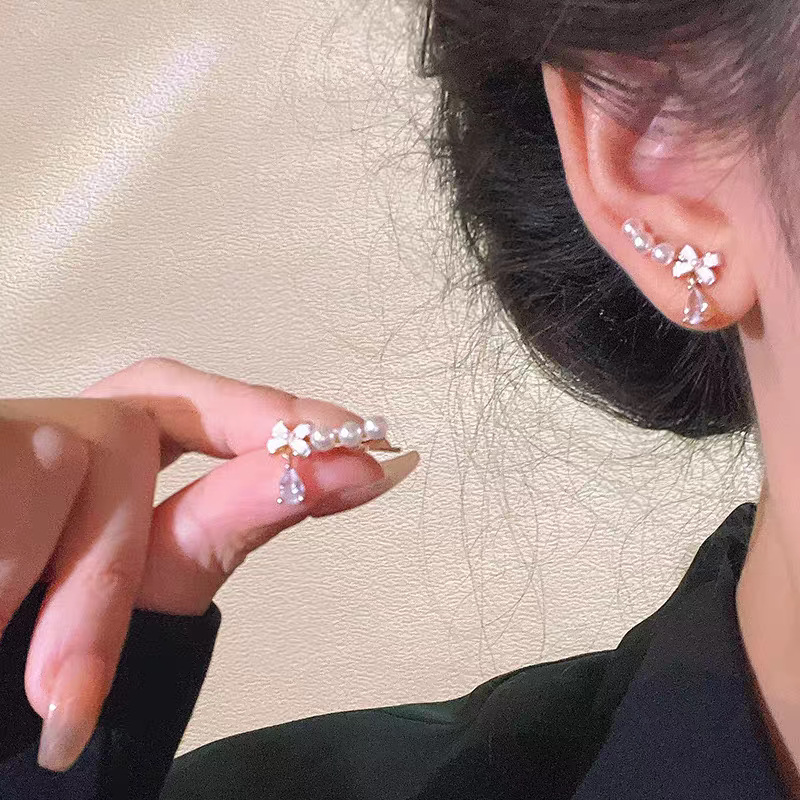 925er Nadel Schmetterling Perlen Ohrringe für Damen im Instagram-Stil, neues trendiges Modell, elegante Ohringe mit hochwertigem Design, Ohrstecker für Großhandel und Marktverkauf