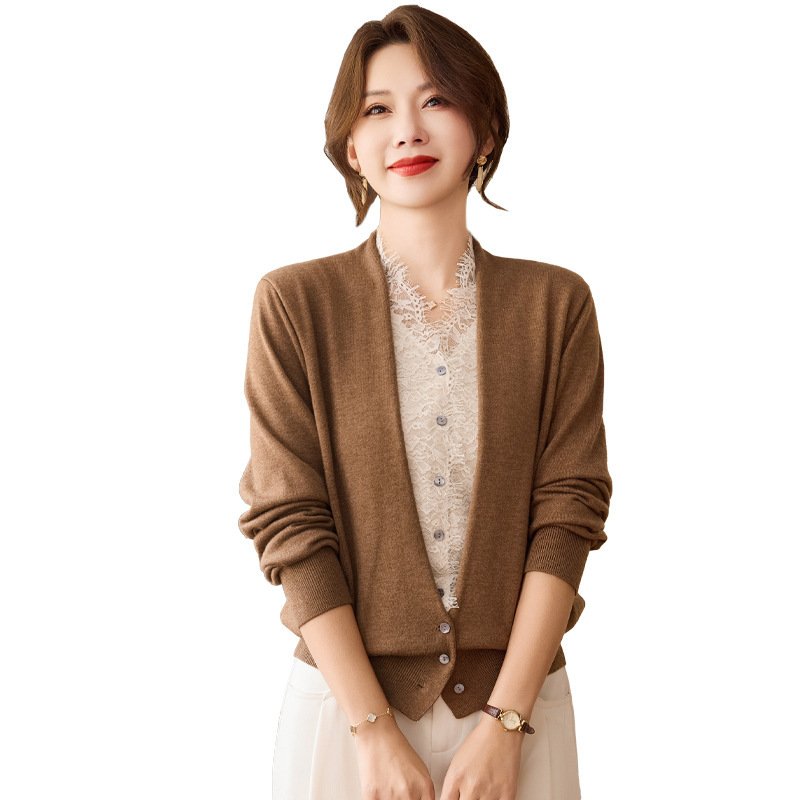 中年妈妈春装针织毛衣开衫拼接小衫2025新款中老年女洋气打底上衣|undefined
