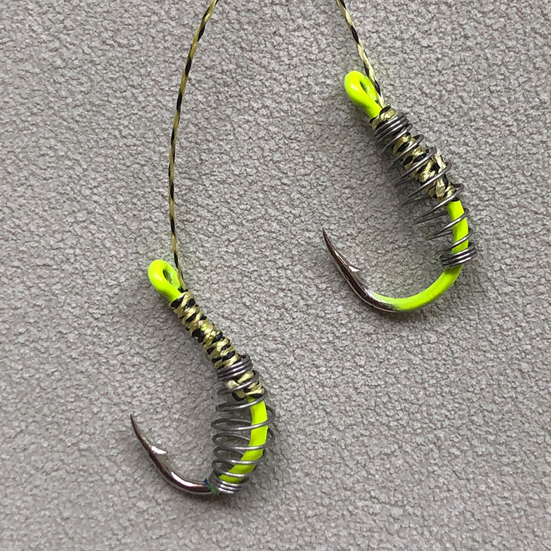 Attach the Huchen and Crucian Carp Power Main Line, tie the subline with double hooks for bottom fishing big fish using Iseama hooks, hand-held spring-loaded hook rod.