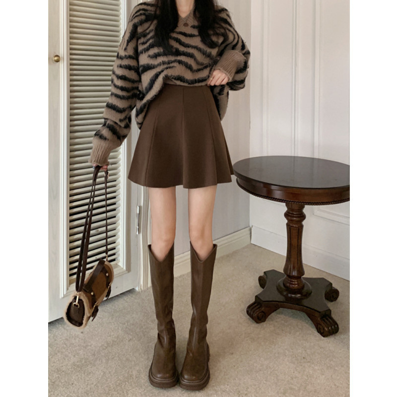Plus-Size Coffee-Colored Woolen Skirt for Women, Spring and Autumn 2026, A-Line Short Skirt, Hip-Covering, High-Waisted Pleated Skirt