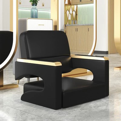 El asiento superior no contiene pies ni base.