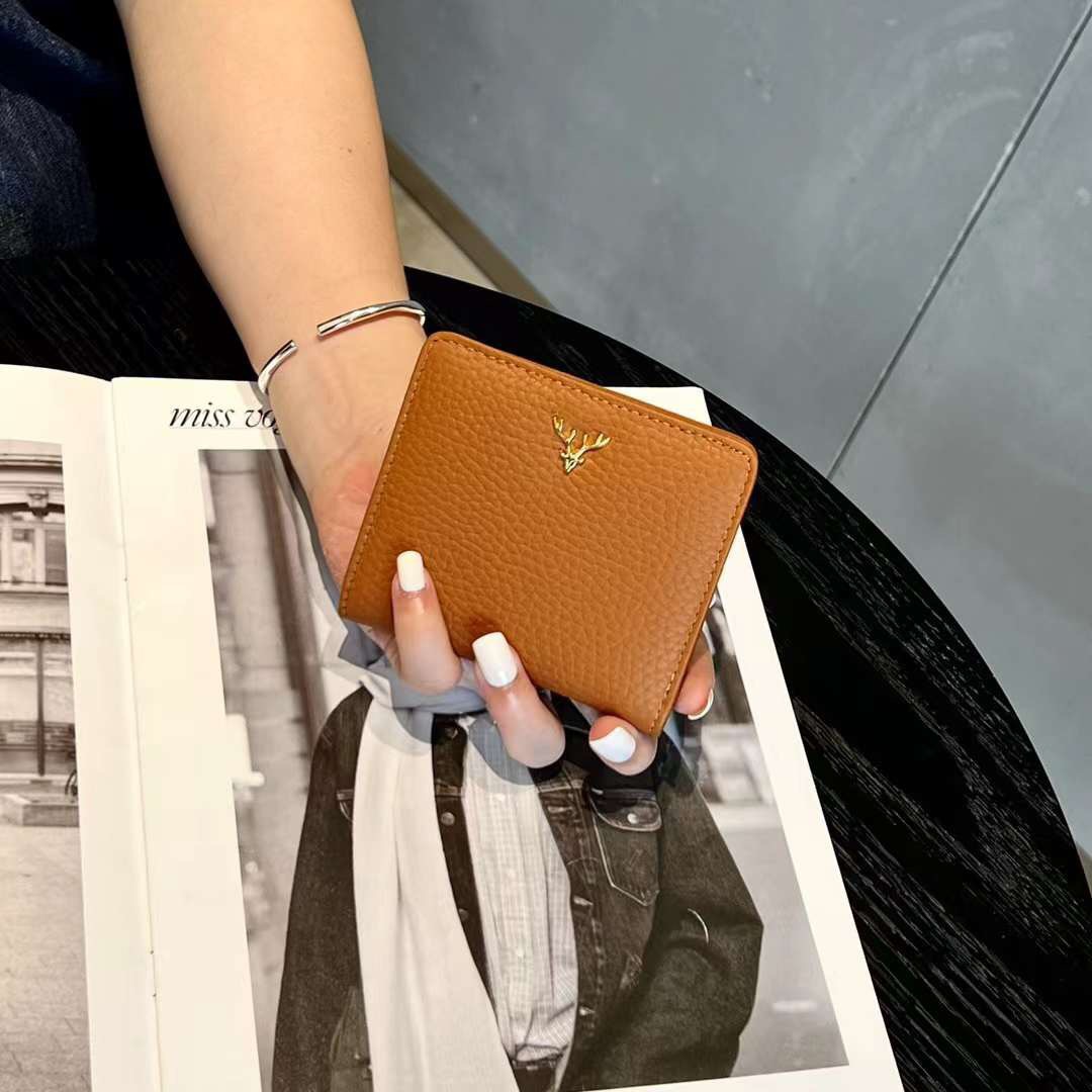 다크 브라운