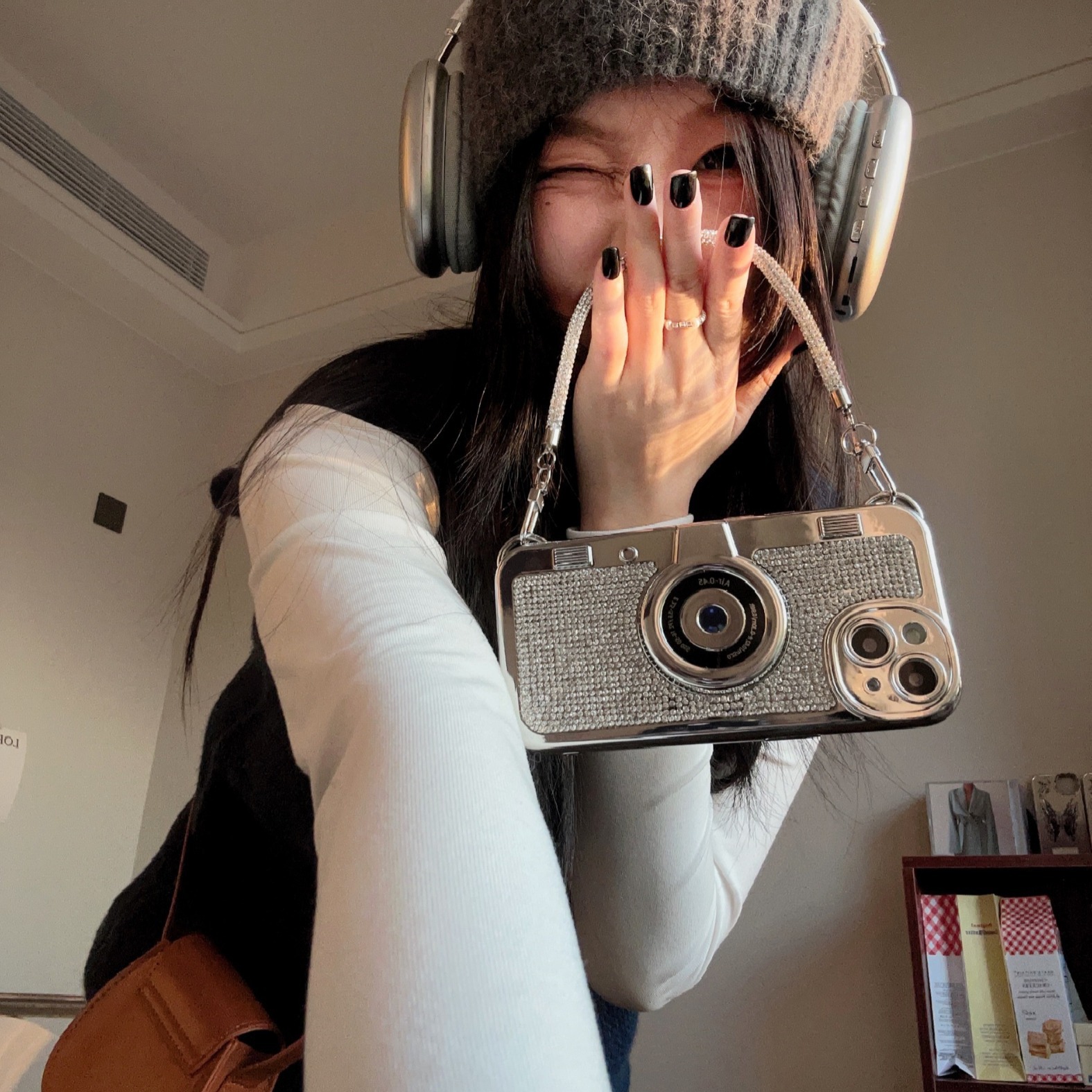 Plating Luxury Flash Diamond Camera iPhone15promax Phone Case for Apple 14 Portable Rope 13 Women 12 Trendy