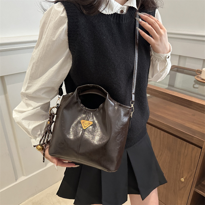 Otoño y invierno coreanos de alta calidad retro aceite de cera de cuero de moda bolso de mano nuevo estilo simple viaje mochila bolso de hombro