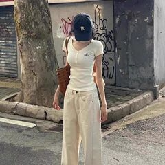 デザインニッチ右肩Vネック半袖Tシャツレディース夏新作アメリカンホットガールハイウエストスリムフィットトップ