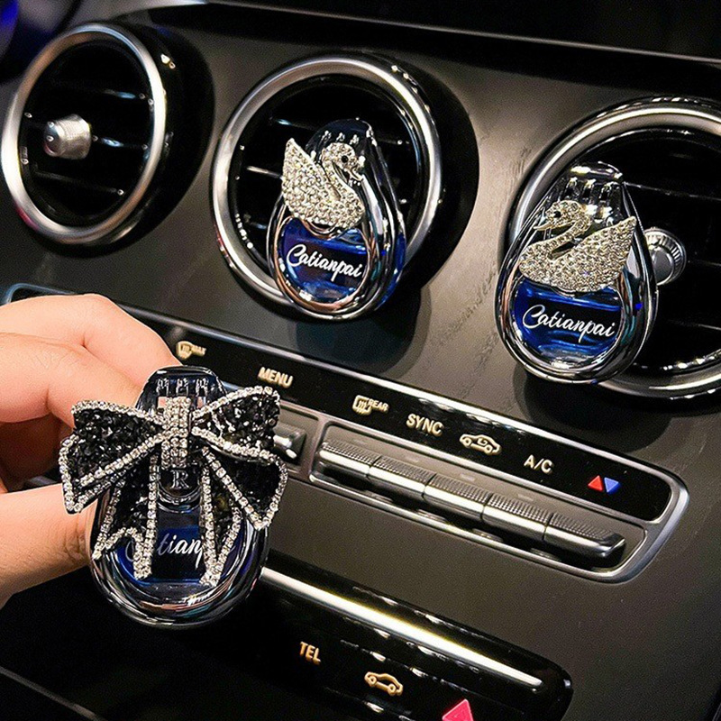 Perfumes de automóviles, salidas de aire, adornos de automóviles