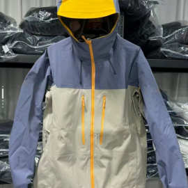 新款运动休闲连帽外套情侣款宽松百搭户外登上冲锋衣