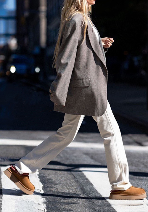 Pantoufles d'hiver chaudes antidérapantes pour femmes en plein air, mini bottes de table imperméables, bottines courtes en cuir, chaussures à enfiler en peluche_voghion.com