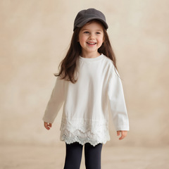 Tongbei 子供服 2025 秋の新作女の子スイート Tシャツレースステッチミッドレングスラウンドネックボトムシャツ