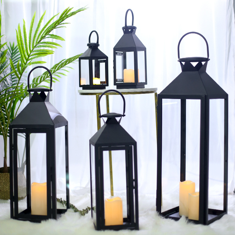 Fábrica tienda spot mayorista lámpara de viento de hierro forjado estilo europeo al aire libre piso de vidrio candelabros decoración de patio modelo candelabros