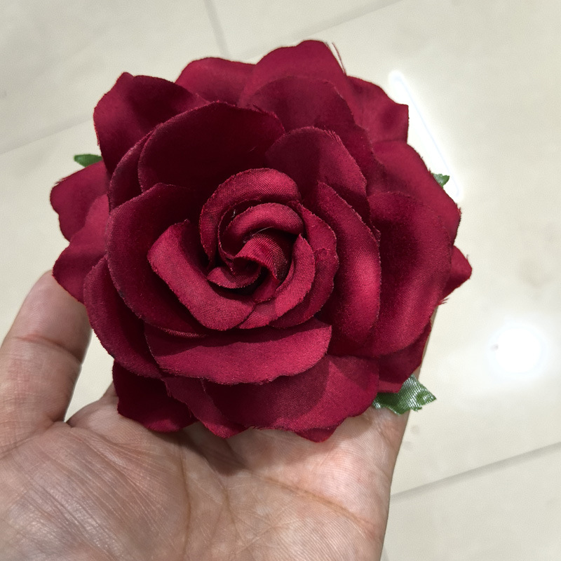 진한 빨간색