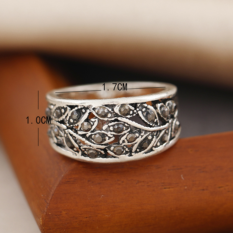 South Korea's New Simple Trend Joint Ring Fashion Retro Geometric Hollow Rhinestone Leaf Ring display picture 2