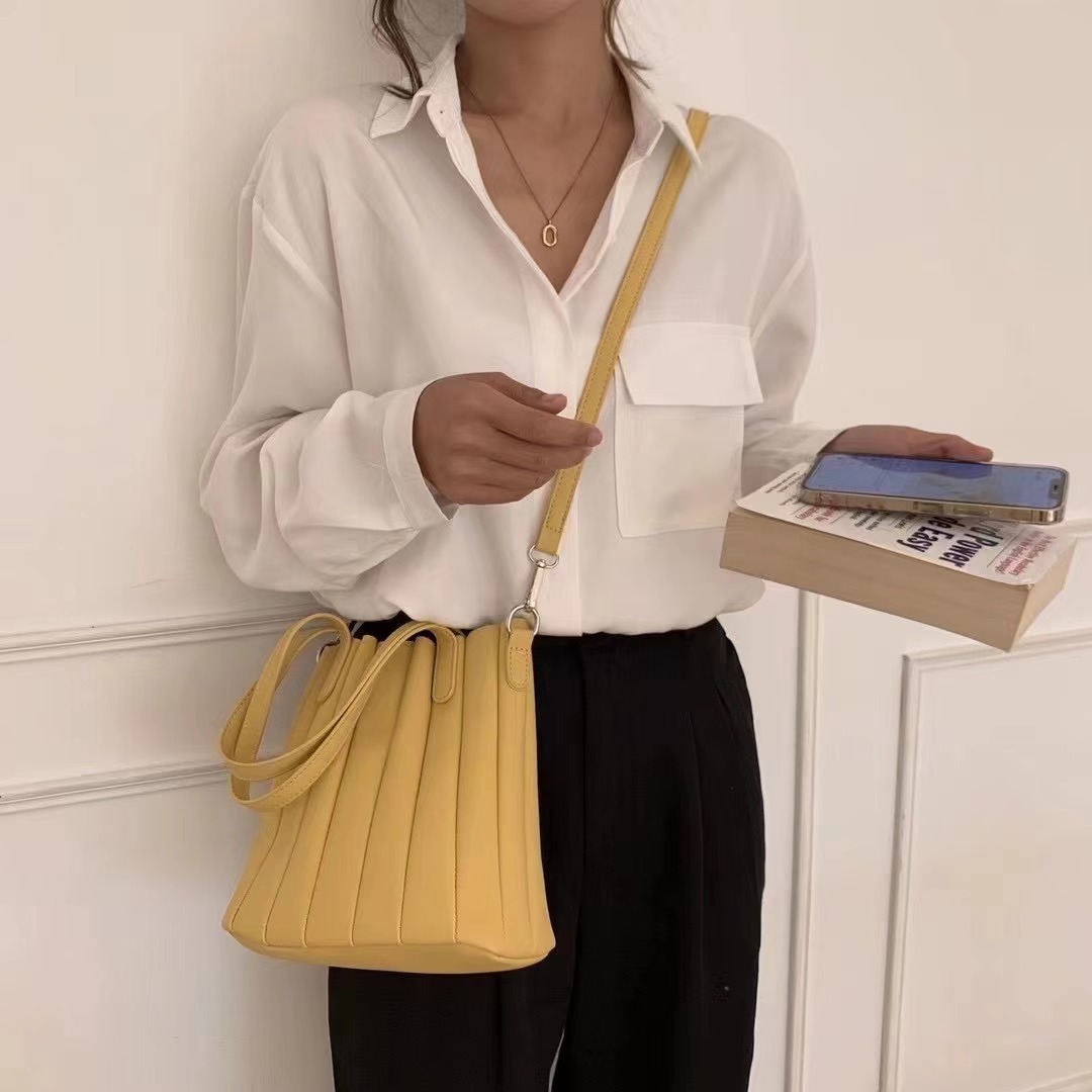 가방 2025 간단한 주름 올 매치 버킷 여성용 가방 여성용 가방 유행 한 어깨 크로스 바디 여성용 가방