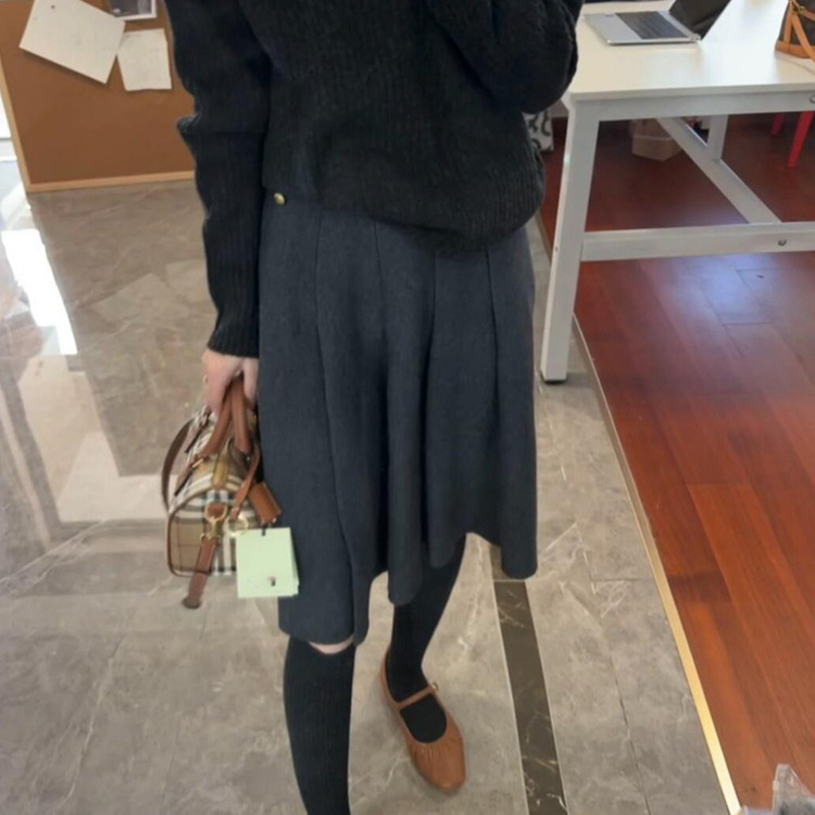 中长款时髦感炸街半身裙女2025秋冬新款灰色高级质感百褶a字裙子