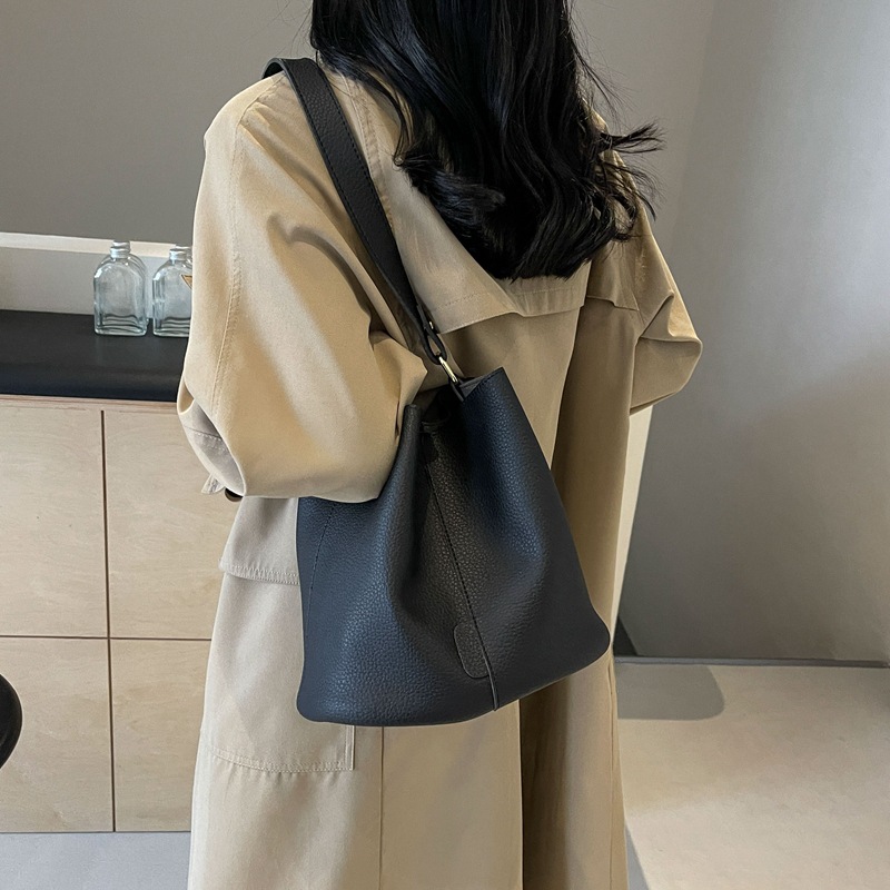 Commuter todo partido bolsa de color sólido para las mujeres 2024 nueva moda retro cubo bolsa nicho de alta calidad bolso de hombro ocasional