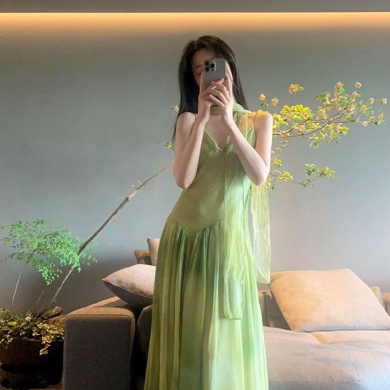 Beach Vacation Style Niche Chic Tie-Dye Spaghetti Strap Dress for Women, Summer Green Fresh and Elegant Long Dress with a Large Hem Beach Vacation Style Niche Chic Tie-Dye Spaghetti Strap Dress for Women, Summer Green Fresh and Elegant Long Dress with a Large Hem