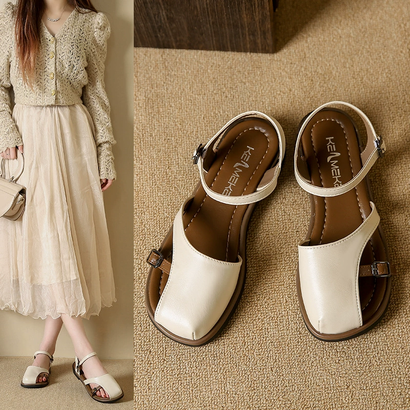 Фея ветер ретро пряжка, полые сандалии женские летние 2025 новые корейские плоские мягкие подошвы удобные римские туфли