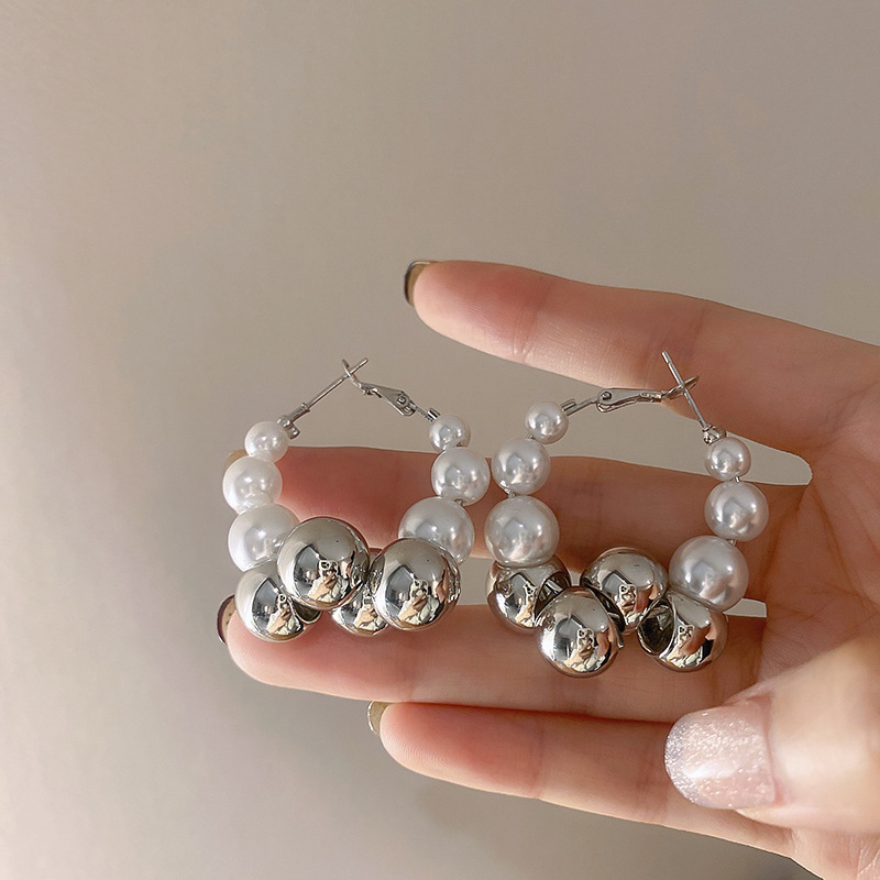 Geometric round beads pearl