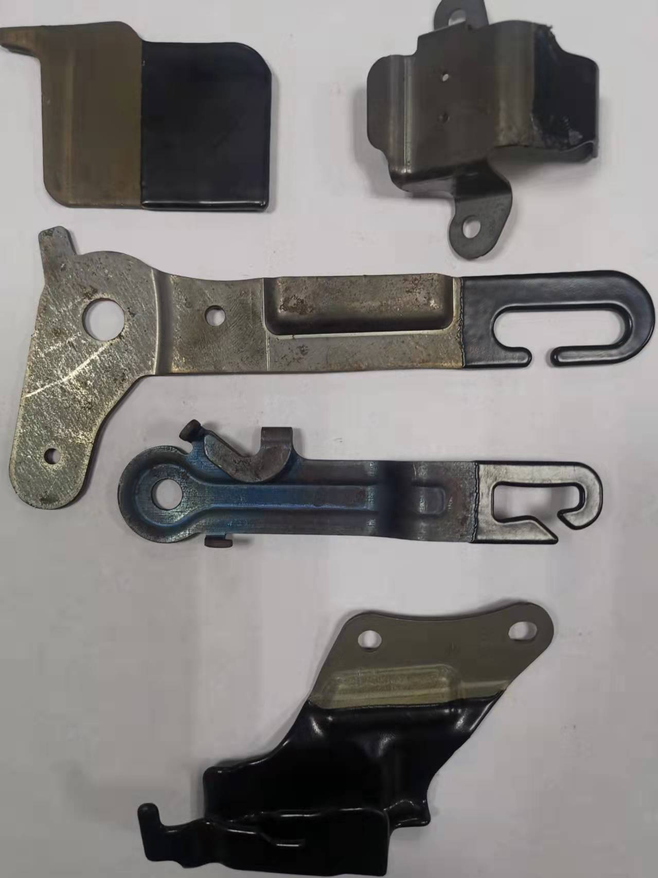 汽车零件尼龙喷涂冲压件局部浸塑皮带扣防噪声弹簧两端包胶减噪