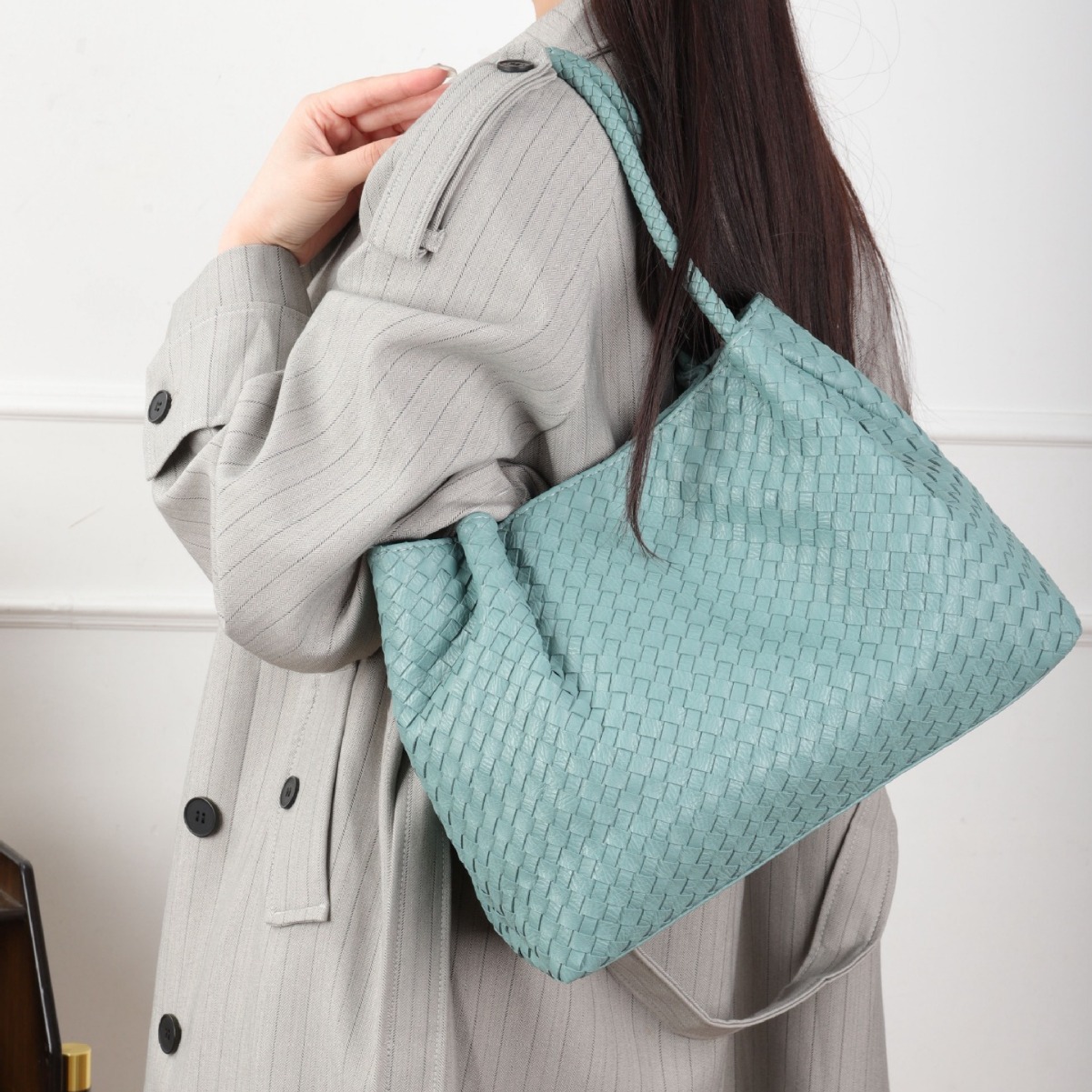 Factory direct hand woven women's bag trend shoulder portable all-match bag