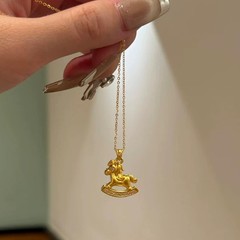 “马上有钱”金色摇摇步马吊坠项链女新中式轻奢复古设计感毛衣链