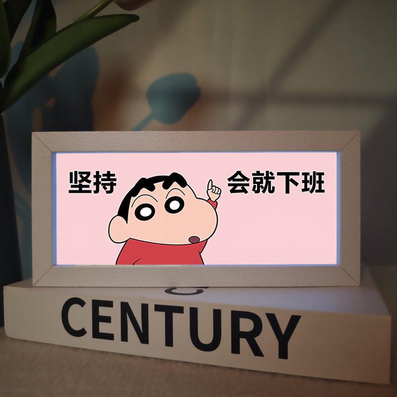 クレヨンの小さい新しい文字の励ましの志の小さい夜の明かりのプレゼントのベッドの事務室の机は装飾の伴寝灯の雰囲気の明かりを並べます。|undefined