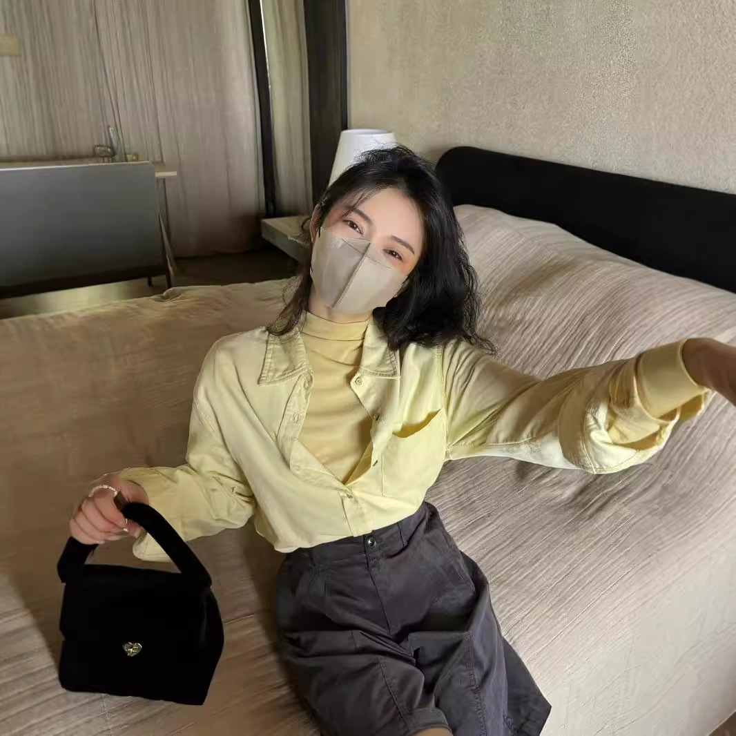클리어런스 환불되지 않은 코듀로이 긴팔 셔츠 여성의 봄과 가을 디자인 셔츠 캐주얼 다용도 탑 7329