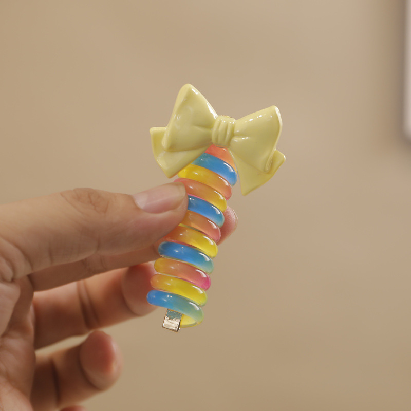 Línea telefónica de arco amarillo