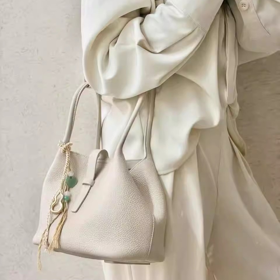 Borsa a secchiello Banpo Echo Vegetable Basket da donna, nuova collezione 2026, versatile, in pelle, ideale per il trasporto a tracolla._voghion.com