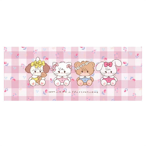 침대 옆 - 꽃을 뿌리는 귀여운 꼬마