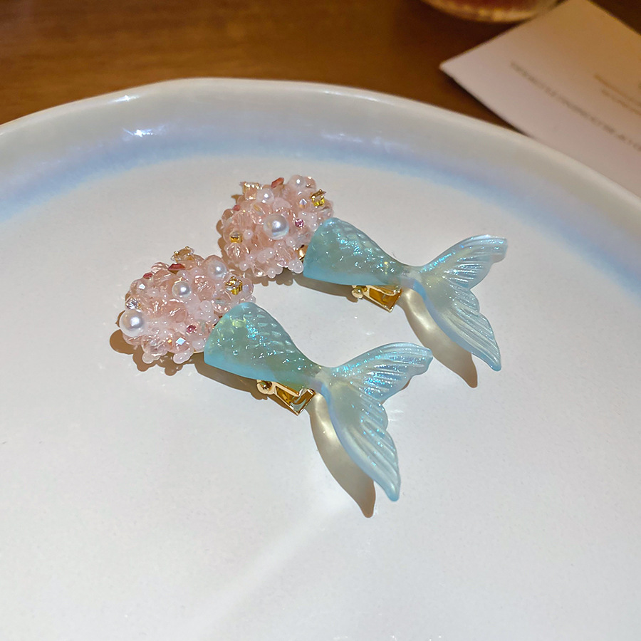 Pendientes de cola de pez racimo de flor de perla de resina de aguja de plata conjunto de horquillas pequeñas y exquisitas de moda joyería de lujo ligero de alta gama