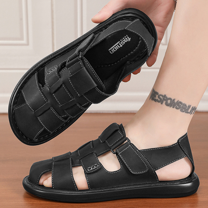 Zapatos de hombre de verano 2025 nueva moda al aire libre de tamaño grande velcro cabeza de pan de cuero de arena plana sandalias casuales de playa