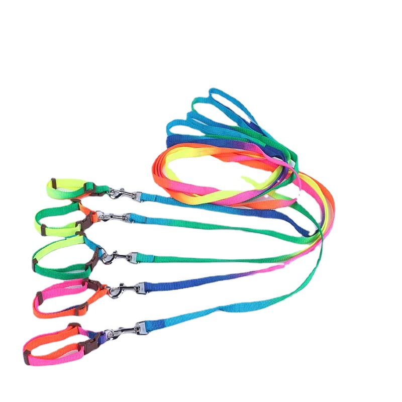 En stock cuerda de tracción de cuerda plana colorida perros medianos y grandes suministros para mascotas cuerda de perro Cadena de perro correa de pecho de peluche al por mayor