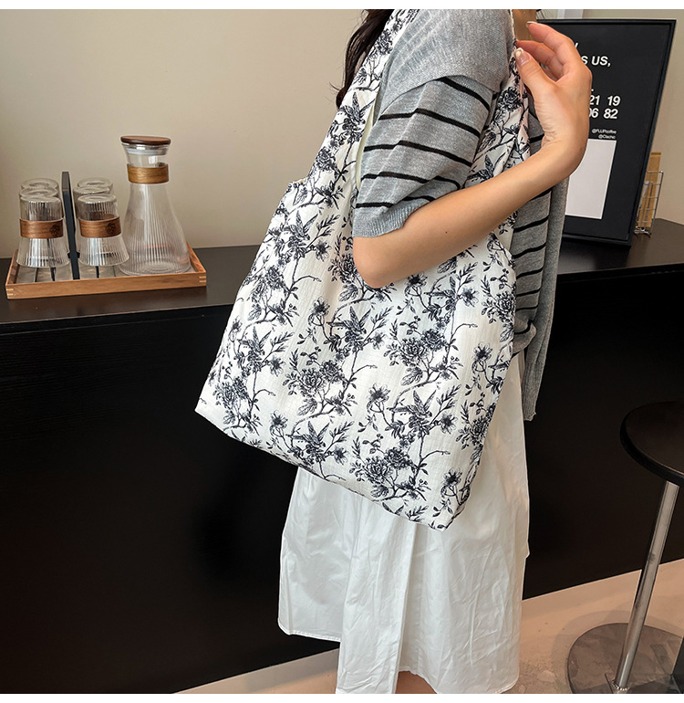 Summer new black and white floral fabric bag, large-capacity, artistic and laid-back style single-shoulder bag, fashionable and versatile crossbody bag undefined