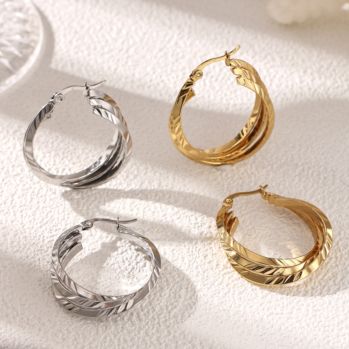 Terna Europa y los Estados Unidos nuevos pernos de acero inoxidable de acero titanio ligero de lujo 18K pernos de orejas explosivos transfronterizos joyas mujeres al por mayor image 5