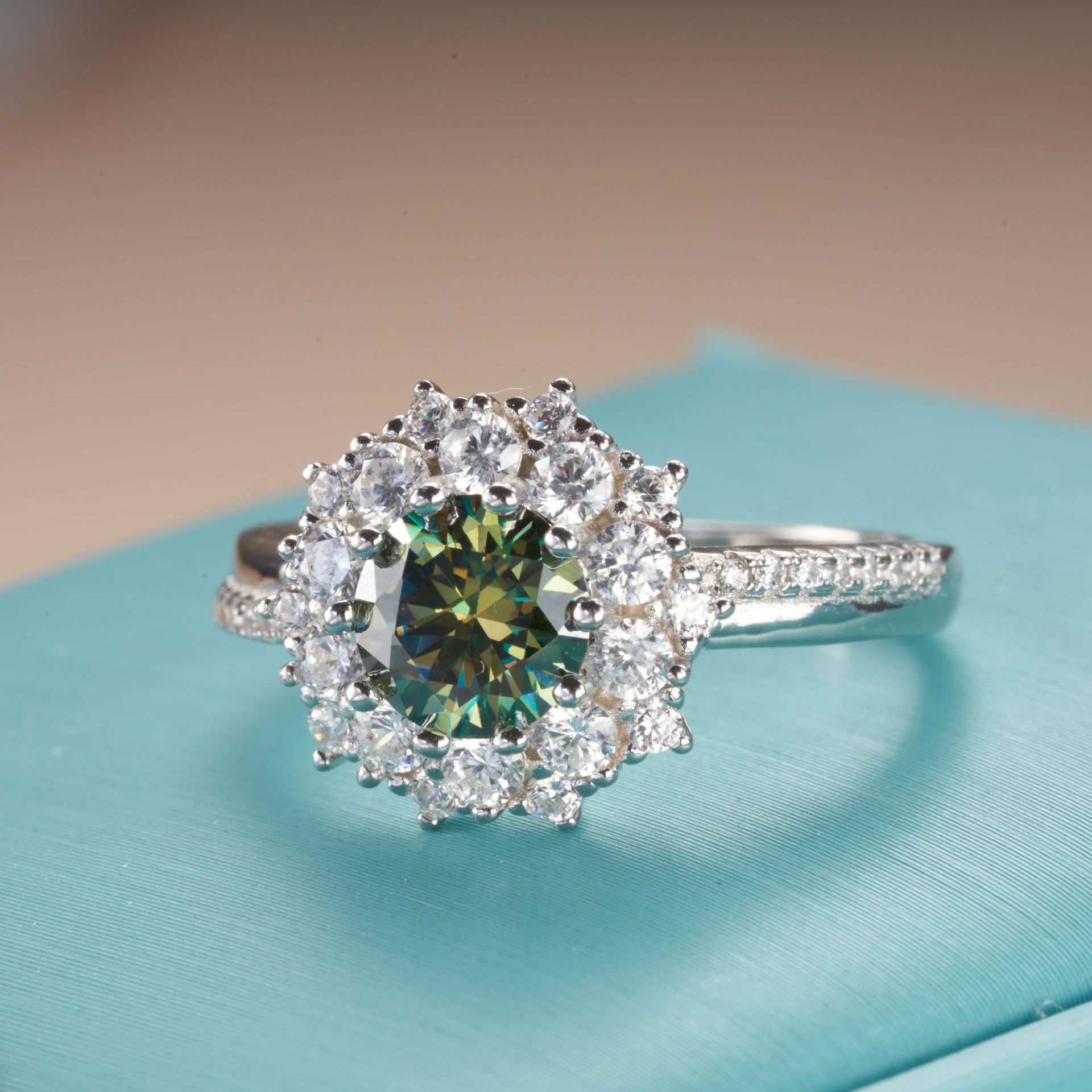 Fabricante de anillo de boda de lujo de plata esterlina S925 para soportar cualquier identificación de anillo de diamante de 1 quilates de estilo europeo y americano