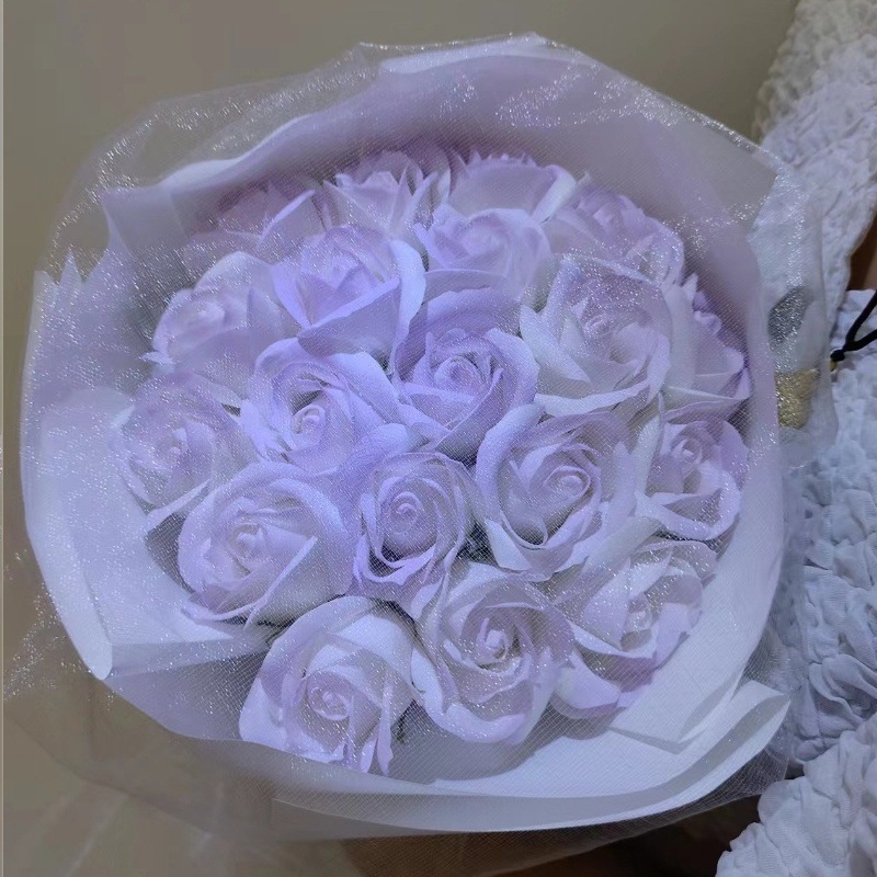 7월의 연인 - 연인을 위한 19개의 보라색 꽃이 빛의 끈을 보내는 인사말 카드