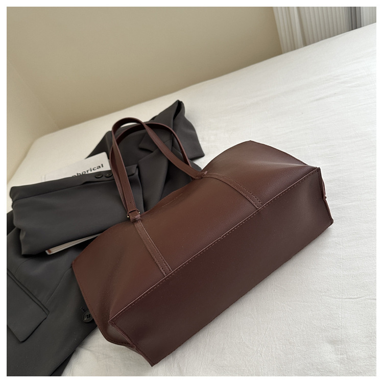 Wholesale of retro, simple and elegant tote bags from the manufacturer. New stylish, large-capacity single-shoulder bags for commuting and casual use undefined