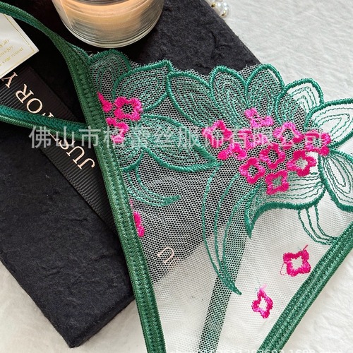 Ultra-thin European and American-style lace sexy lingerie set—effortlessly alluring bra designed to make larger chests appear smaller and prevent sagging, exclusively for women