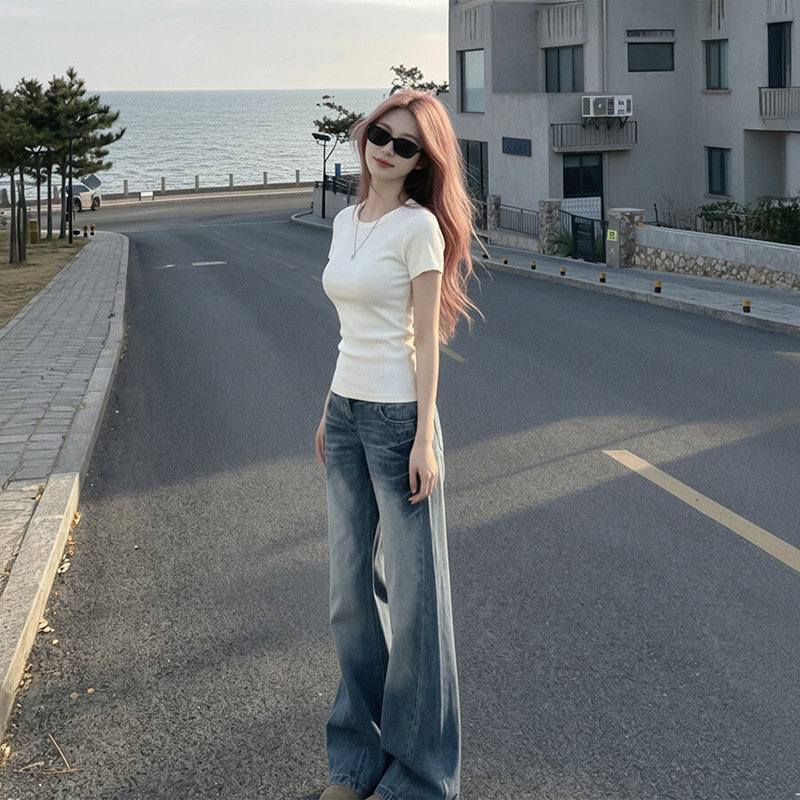 Women's Slim-Fit White Short-Sleeve T-Shirt, 2026 New Summer Style, Tight-Fitting, Super Stylish, Waist-Cinching, Unique Top Women's Slim-Fit White Short-Sleeve T-Shirt, 2026 New Summer Style, Tight-Fitting, Super Stylish, Waist-Cinching, Unique Top