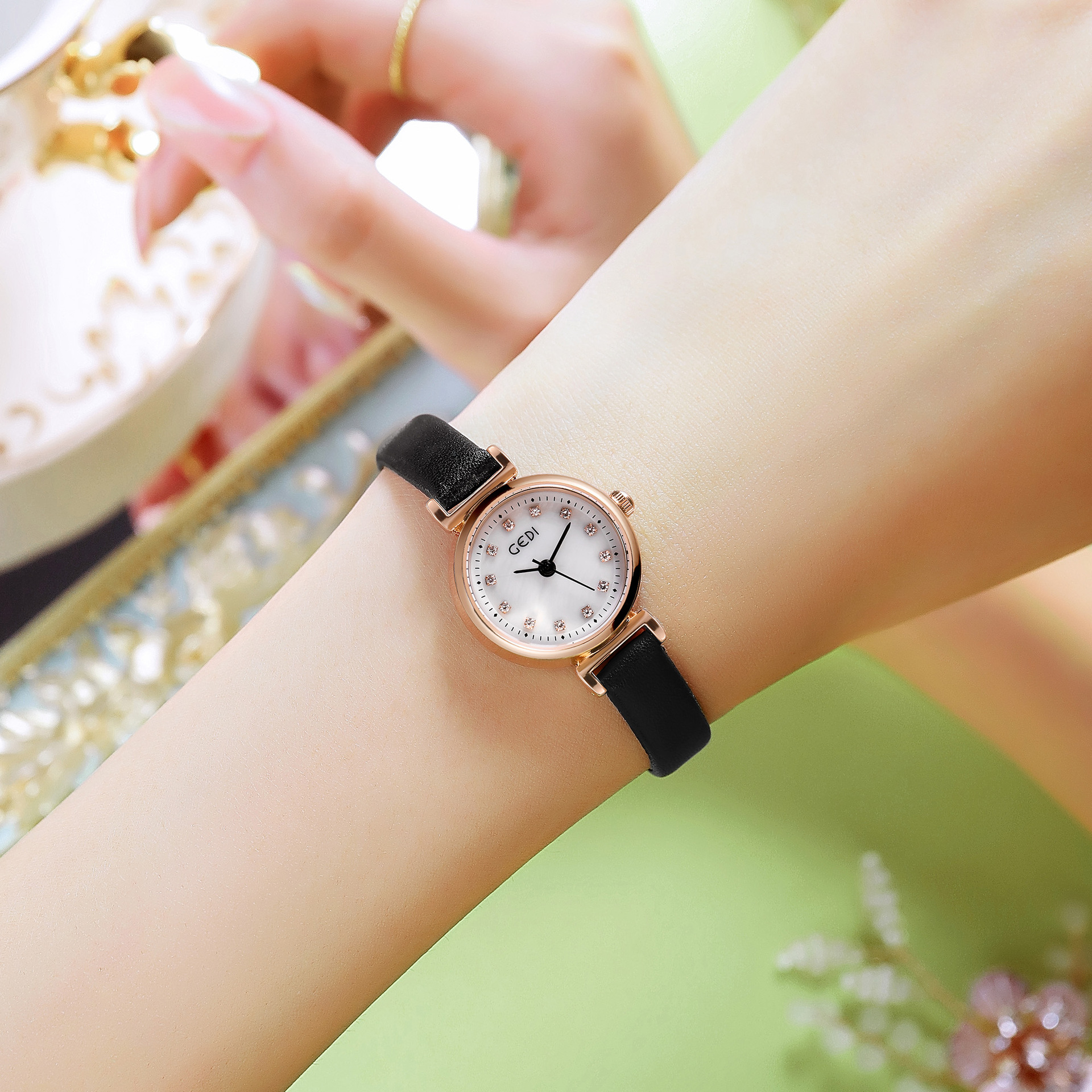 2024 New Fashionable and High End Light Luxury Small Plate with Diamonds Exquisite Explosive Product Belt Quartz Women's Watch_voghion.com