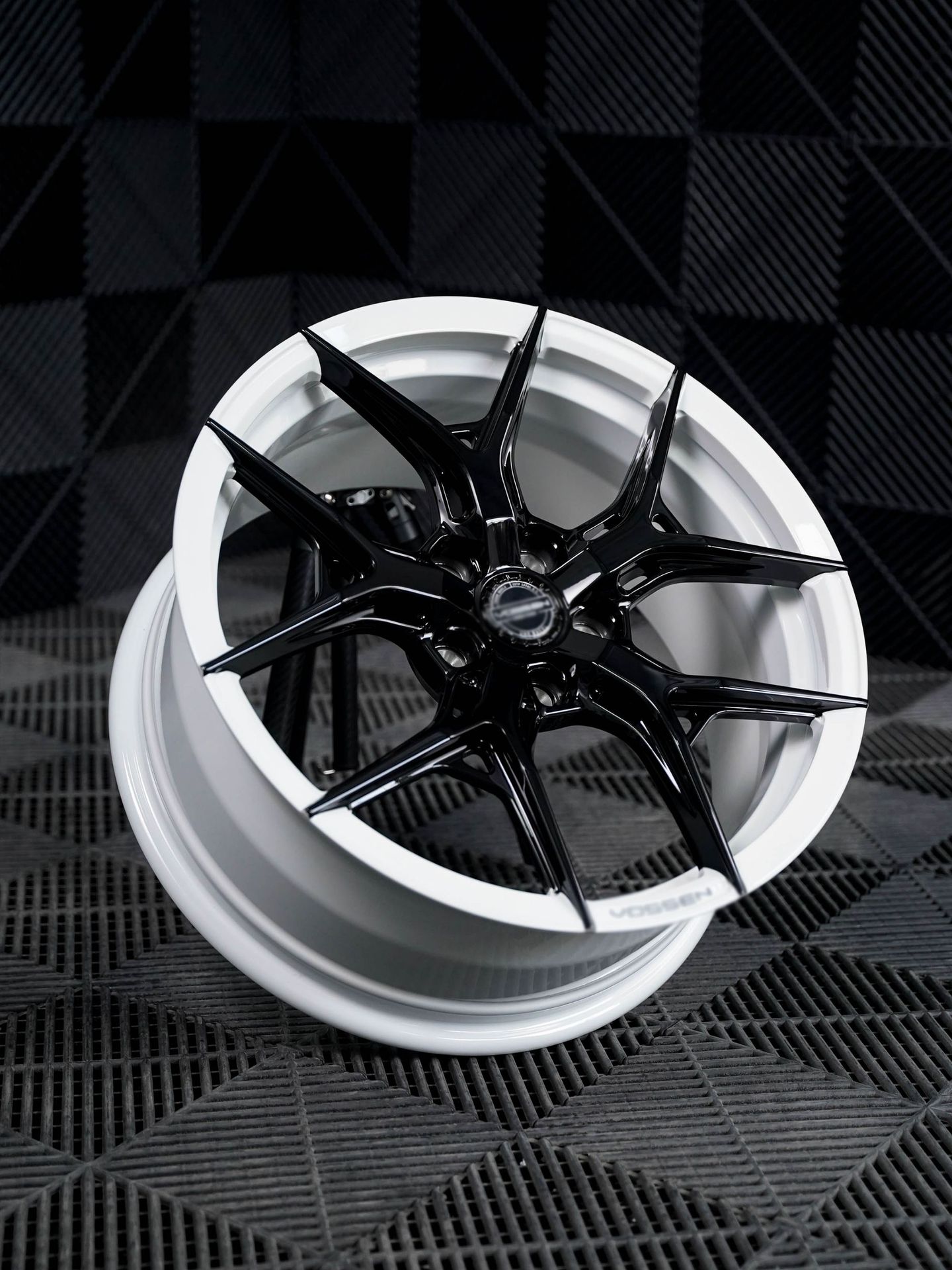 Customized cross-border car wheel hubs for travel RVs and SUVs, full-size mechanical matching steel rims and wheel hubs customization