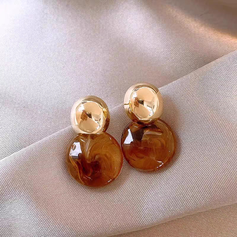 Amber retro small universal earrings, simple and elegant design