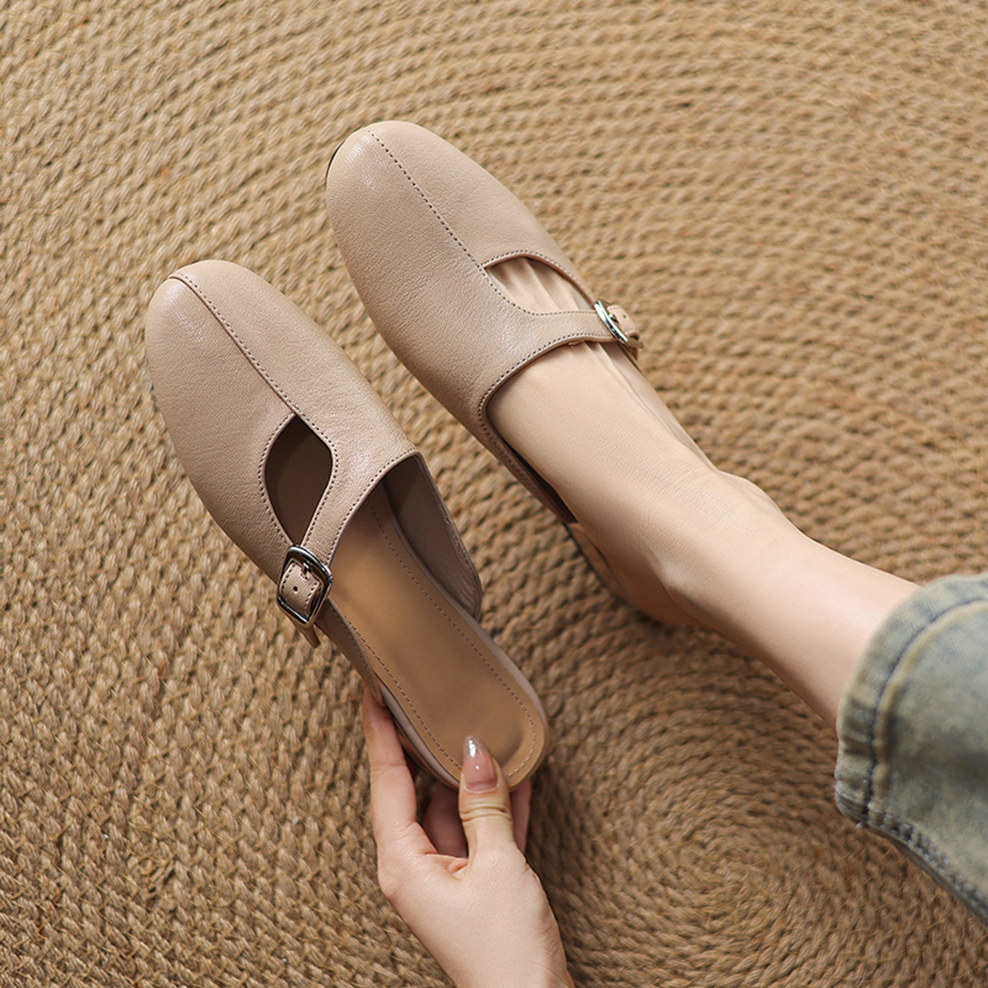 Dép sandal nữ da bò trùm đầu hở gót gót thấp đơn giản — màu trắng ngà