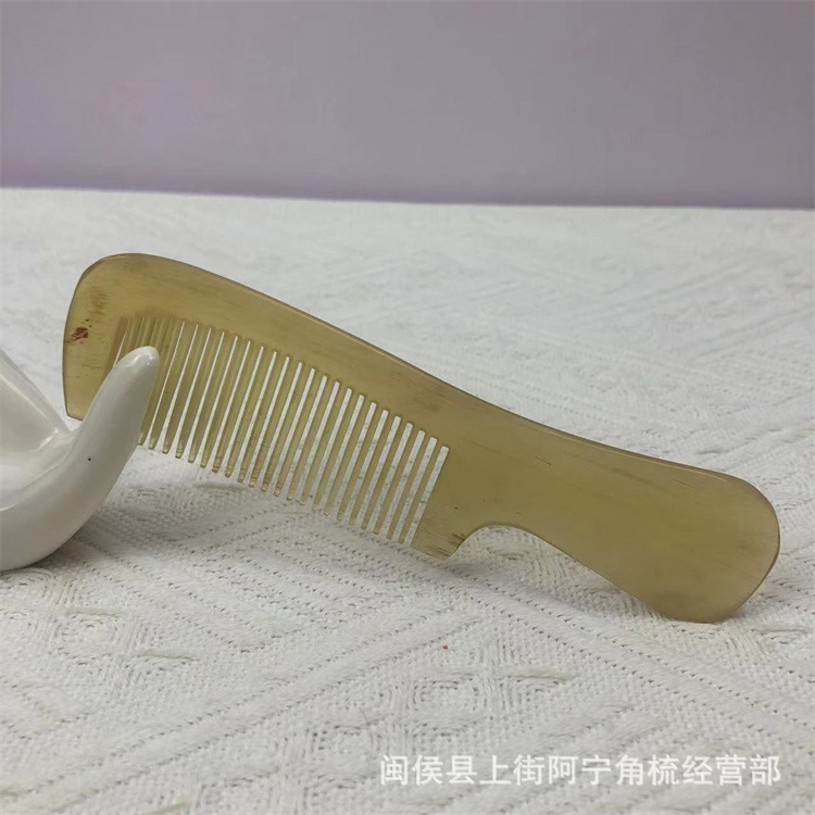 Goat Horn Comb 13cm Medium Handle Comb Natural Yang Jiao Gua Sha Comb for Hair Care and Scalp Massage preparation