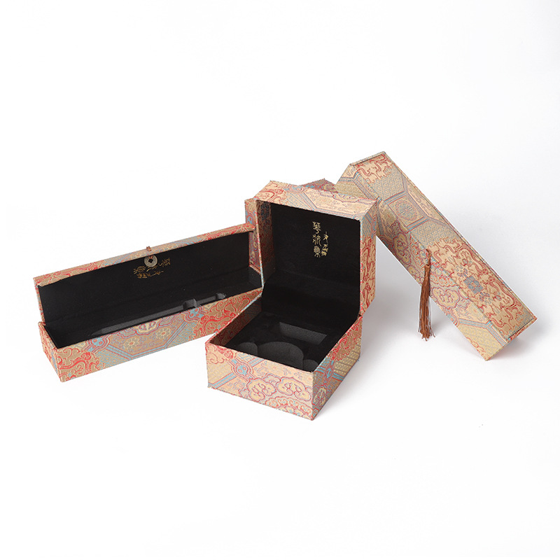 Caja de Almacenamiento para Joyas y Pulseras de Material Compuesto con Borla image 4
