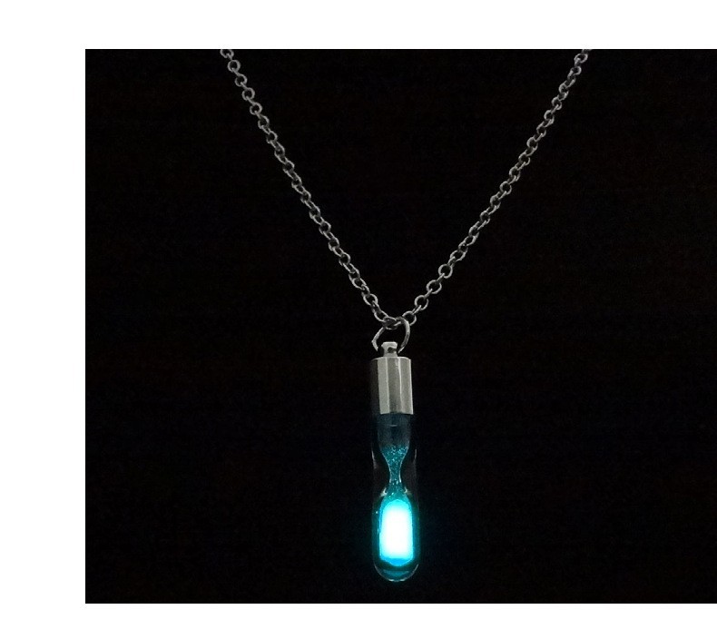 Simple Style Geometric Glass Copper Luminous Pendant Necklace 1 Piece display picture 2